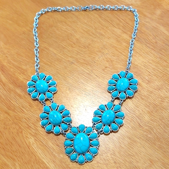 Jewelry - Turquoise Colored Flower Silvertone Statement Necklace 22"